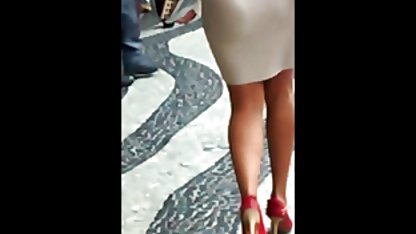 Jóvenes lesbianas Cassidy Bancos y Abby Lee follar en la sala de billar sexo colegialas casero