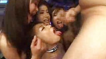 Ella caseros videos xxx habla con su marido por teléfono y se la follan en el hueco de la escalera