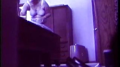 Sabrina Banki teen casero xxx se acaricia el coño en el sofá