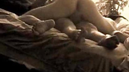 Rubia tetona sexo trio amateur Luna Estrellas se lava el culo en la piscina y follada anal