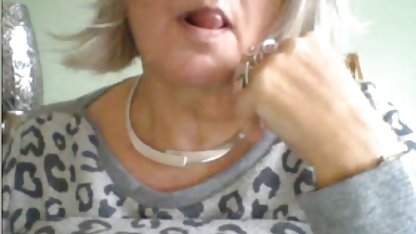 Chica se videos caseros sexis masturba su coño con un consolador rosa