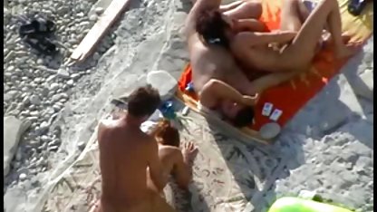 Caliente dos machos bien sexo casero chino tirar sexy Rebecca en sus pollas gruesas