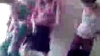 De haber complacido con su amigo en la posición sexo lesvico casero 69, el hombre tiene su cáncer de bien, y de nuevo le obliga a chupar y acariciar la polla entre las tetas
