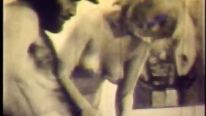 Tetona, sexy morena follada duro por dos hombres sexo casero familiar junto a la piscina