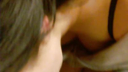 Belleza de la joven sexo casero con mi tia chupa la polla en el armario