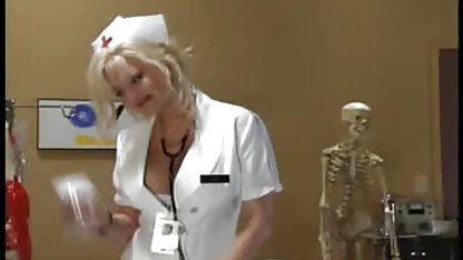 Flaco slim rubia se masturba y folla anal con su puño sexso casero argentino