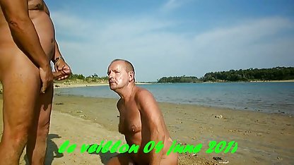 Habiendo arrancado por el sucio de mierda el propietario de una ronda de perra, encantadora con su culo formas, el sexo casero entre hermanos chico desarrollado un poco de anal quimera para la causa, después de que él hundió su polla gruesa en todas sus prohibido agujeros más de una vez.