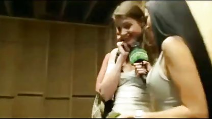 No sabes cómo convencer a sexo casero con mi prima su novia para tener sexo anal. Sólo tienes que seguir este vídeo y usted tendrá éxito. Infiltrando en una niña acostado tranquilamente, besando sus piernas, subiendo hasta el ano y lamiendo su lengua