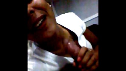 Delgado sexy estudiante se masturba su coño afeitado en el pupitre de la videos prnos caseros escuela
