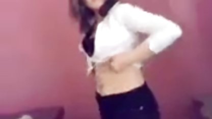 Joven estudiante se relaja con su anal teen casero amante