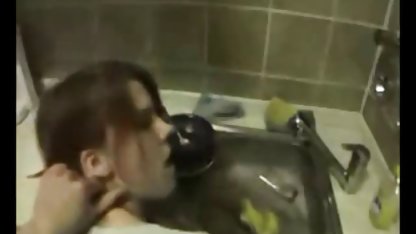Joseline Kelly Digitación De Un Muy Gran Polla De sexo casero en la ducha Un Tío Maduro