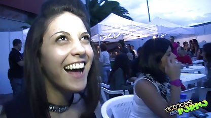 Perra videos sexuales caseros mexicanos caliente chupando pollas en el club