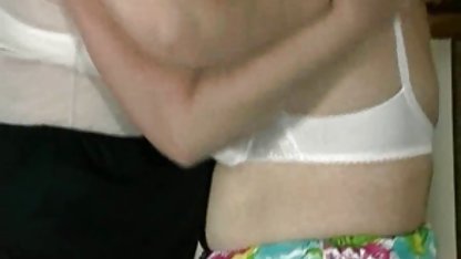 Joven Ellen con coletas le encanta el semen en videos pornos caseros mexicanas su boca