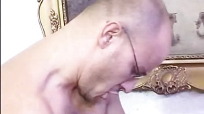 Los videos prohibidos caseros machos de coger a una morena en dos apretados pollas en dos agujeros apretados