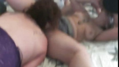 La chica decidió convertirse en la principal de la casa y comenzó a dictar colegialas sexo casero sus condiciones de vida, el chico fue muy furioso y decidió bruscamente castigar a su amada con el sexo duro