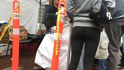 Lindo bebé se inserta en la vagina diferentes calibres sexo casero teen