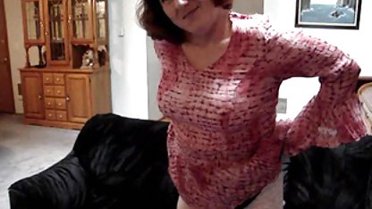 Ellie Hayes xxx caseros bolivianas en traje sexy chupa la polla