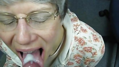Dos calientes y sexy rubia novias amor hermoso sexo lesbico casero trío