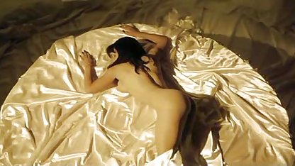 Sexy depravado lesbianas dio un orgasmo para videos de trios caseros el nuevo año