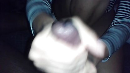 Jugo derramado con jugo atrae seso casero a los ojos, las piernas largas volverse loco, muy bien cuidadas, coño afeitado te atrae como un imán. Y cuando un joven polla con confianza folla a esta deliciosa perra, ella le convierte en aún más con su voluptuoso gemidos