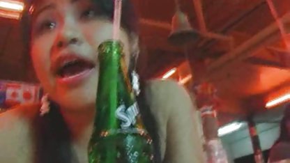 Ébano decidió en la videos pornos caseros anal cocina antes de la cena para difundir sus piernas para follar con su amante, sus labios primera chupar la polla, después de que la polla le mosca en su coño, de pie negro cáncer tenido relaciones sexuales