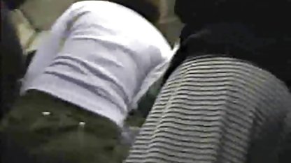 Una rubia cuyo cuerpo entero en los tatuajes está follando con un hijo de xnnx caseros puta