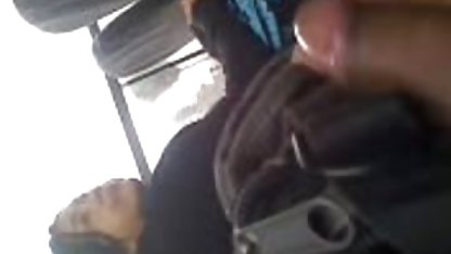 Macho duro folla a una perra joven en su cexo cacero boca