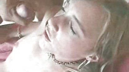 Muy emocionado y se decidió a jugar con su sex caseros polla