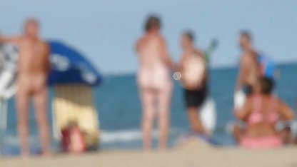 Un hombre se quitó una chica con un perro y le dio una polla xxx casero anal para chupar