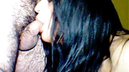 Delgado hermosa Asiática consigue un trabajo y se folla con un agente trios mexicanos caseros