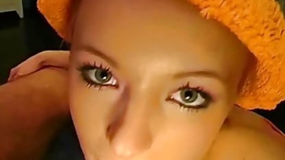 Joven sexo casero jóvenes morena Marley Brinx ama los juguetes y anal maduras