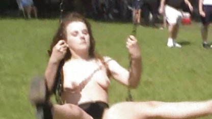Sexo con una joven y hermosa chica. la joven rusa pareja haciendo el amor en un sofá sexo casero con mi tia azul, esta vez sin calcetines y alfombras