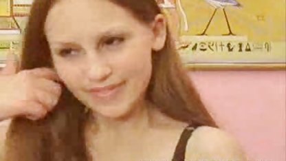 La perra grita de dolor cuando una grasa, mucho tio la videos xxx caseros trios polla apenas entra en su coño
